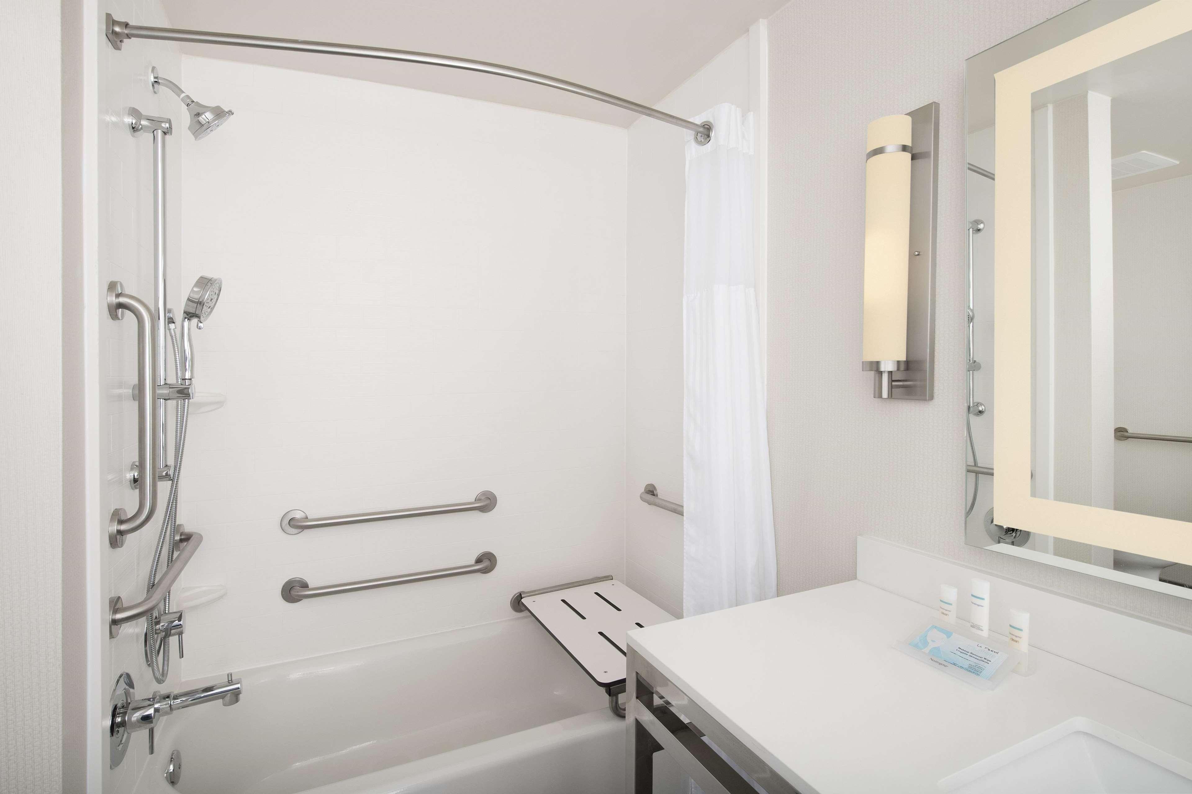 Hilton Garden Inn San Antonio Downtown Riverwalk Room photo