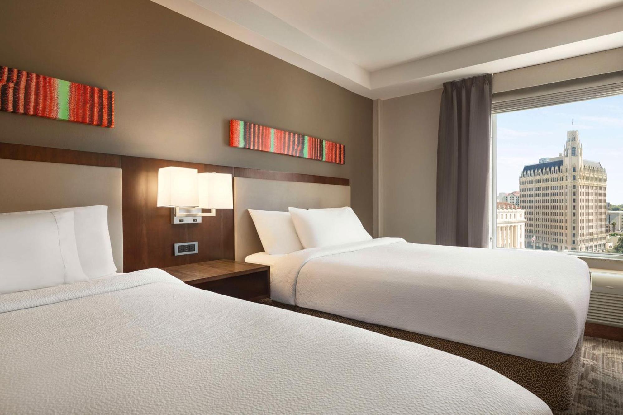 Hilton Garden Inn San Antonio Downtown Riverwalk Exterior photo