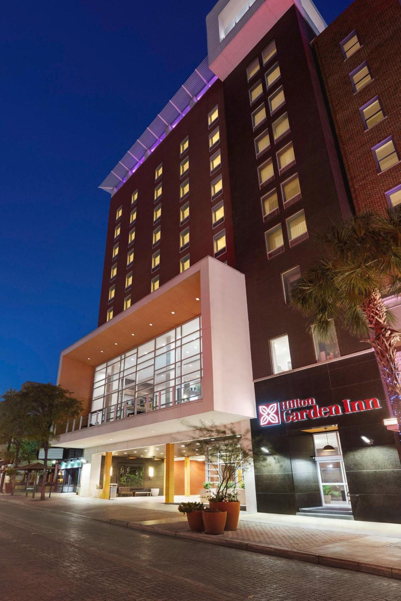Hilton Garden Inn San Antonio Downtown Riverwalk Exterior photo