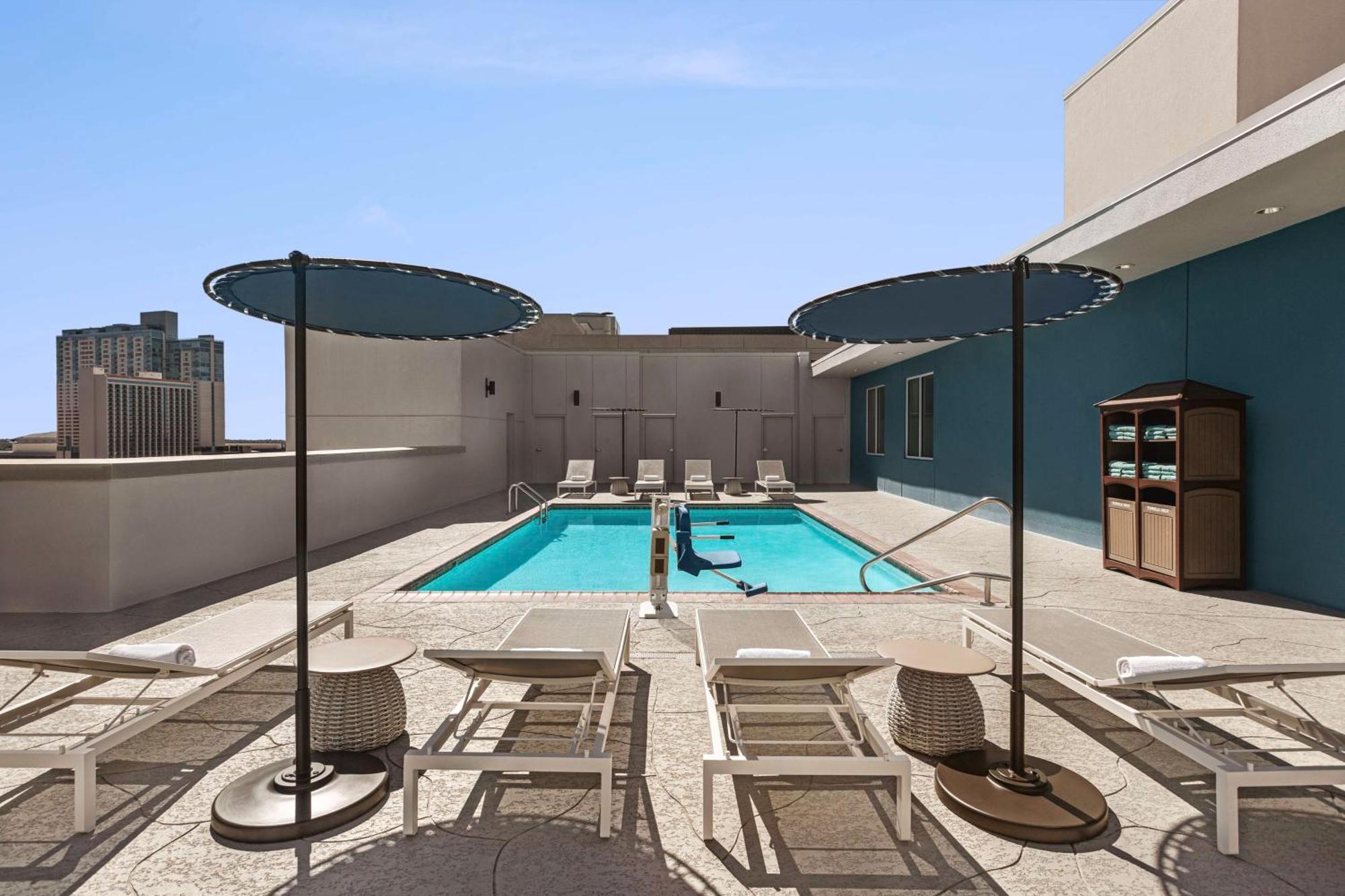 Hilton Garden Inn San Antonio Downtown Riverwalk Exterior photo