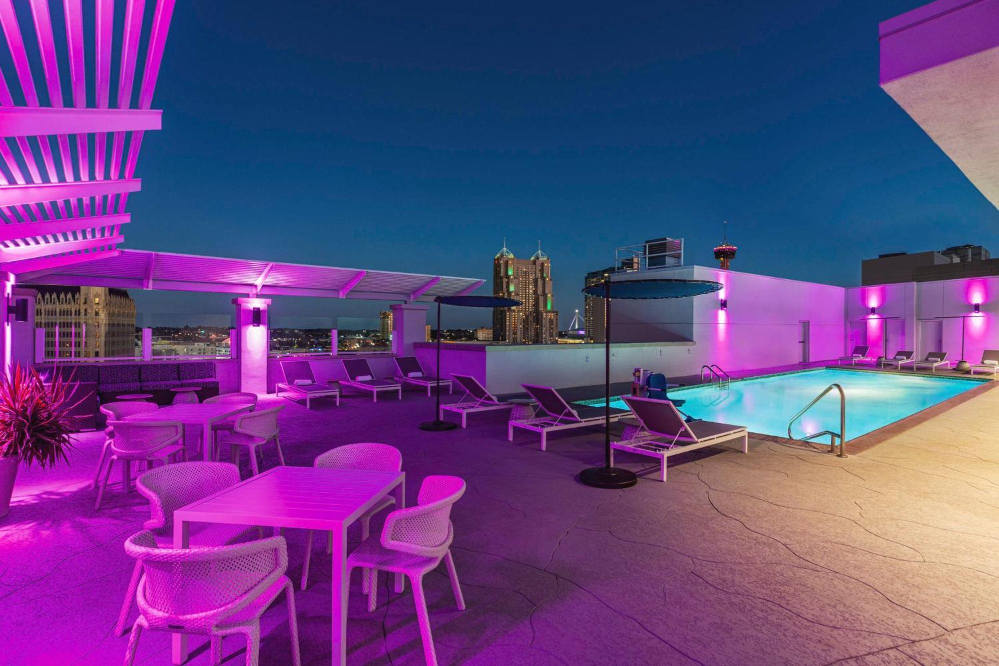 Hilton Garden Inn San Antonio Downtown Riverwalk Exterior photo
