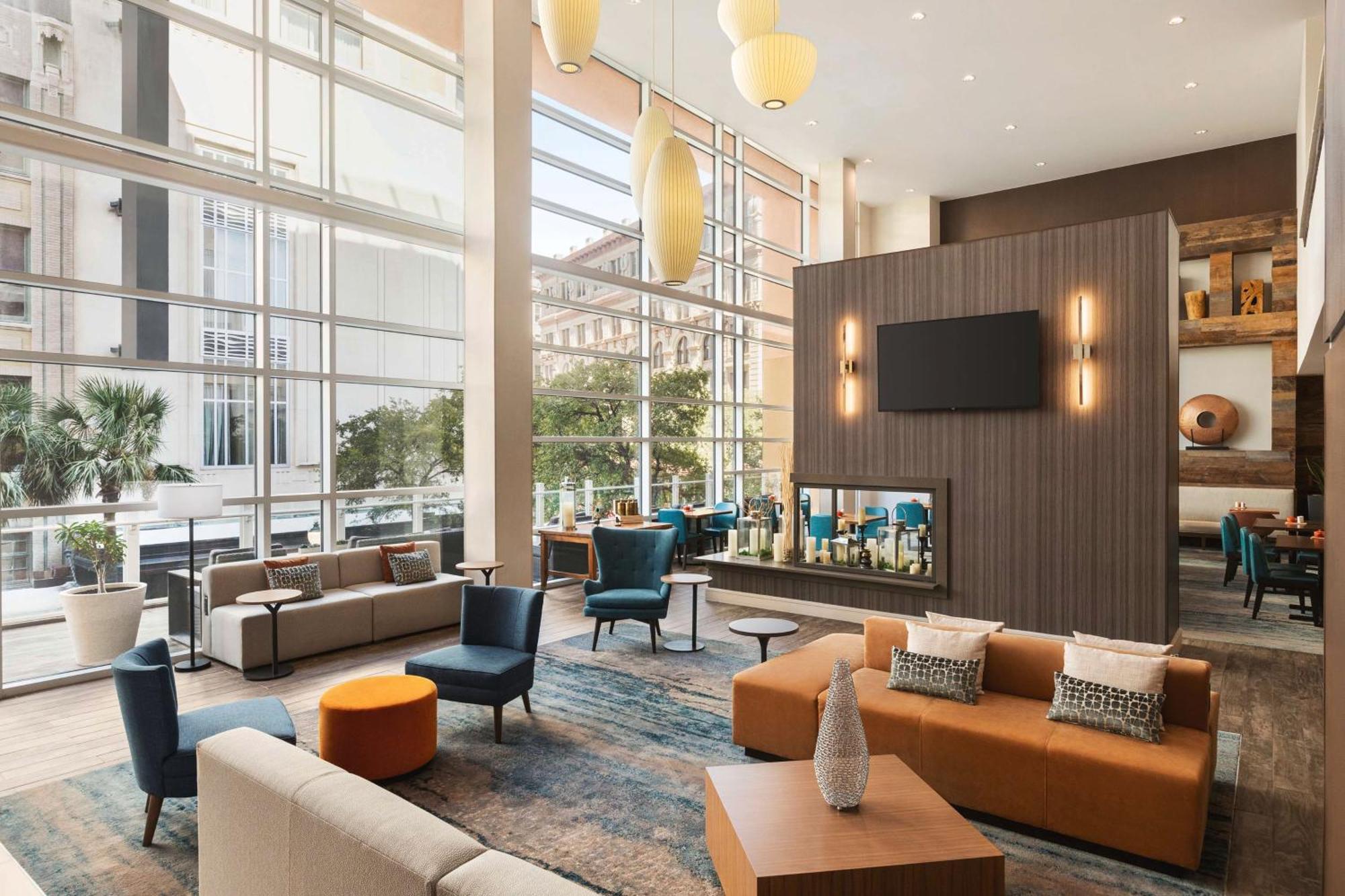 Hilton Garden Inn San Antonio Downtown Riverwalk Exterior photo